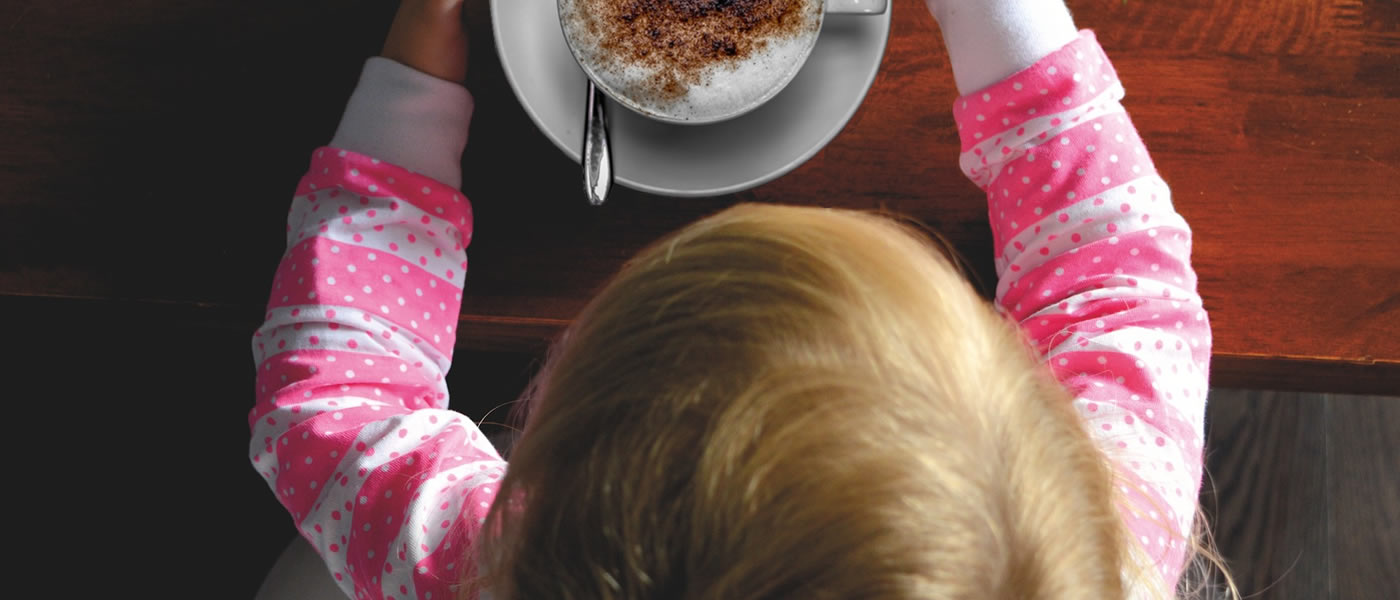 Adolescenti abusano di caffeina: sviluppo cerebrale rallenta