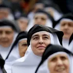 Suore sfruttate da cardinali e vescovi: articolo shock dell'Osservatore Romano