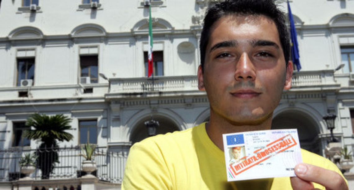 Patente sospesa perché gay: 100mila euro di risarcimento