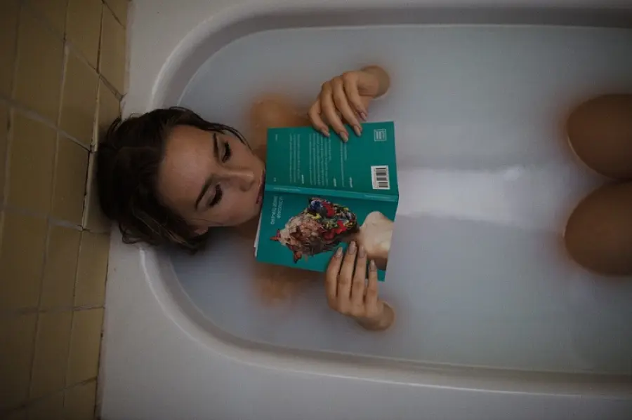 Insonnia: tutti i benefici del bagno caldo per contrastarla, questo il motivo