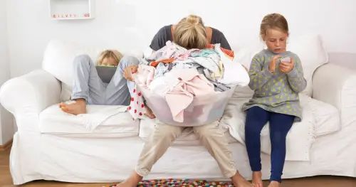 Figli fanno invecchiare le donne più di fumo e obesità