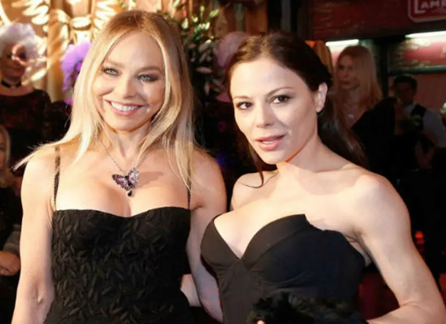 Naike Rivelli demolisce Barbara D'Urso e si scusa coi fan