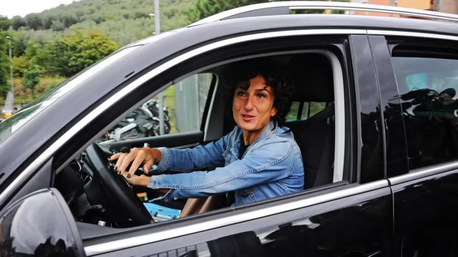 Moglie di Renzi parcheggia gratis nel centro di Firenze: la denuncia di Fdi