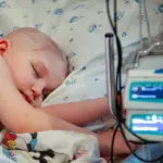 Cancro uccide un bambino ogni 3 minuti: la scarsità dei farmaci oncologici