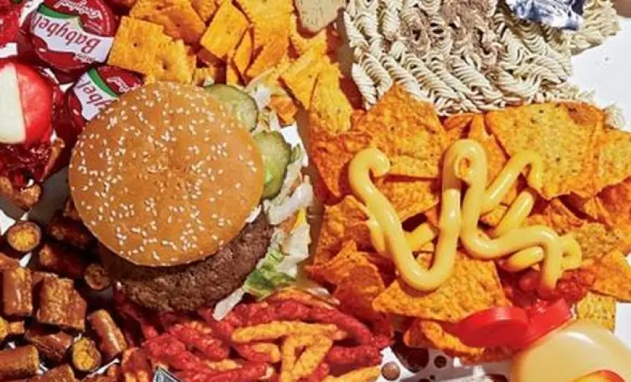 Cibo spazzatura aumenta il rischio di cancro: junk food va bandito?