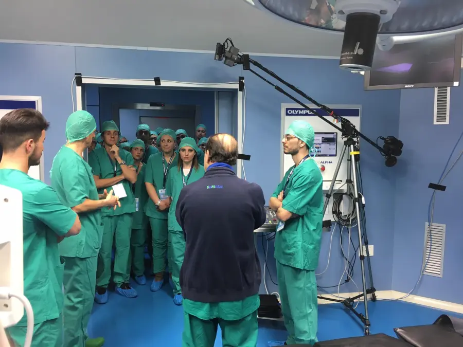 Pesa 195 kg: intervento di tracheotomia percutanea riuscito