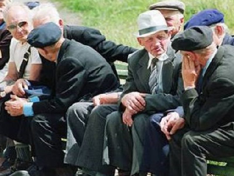 Italiani sempre più vecchi, nascite al palo