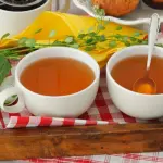 Bere tè bollente aumenta il rischio di cancro all'esofago nei fumatori