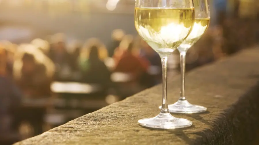 Due bicchieri di vino al giorno mantengono il cervello in forma