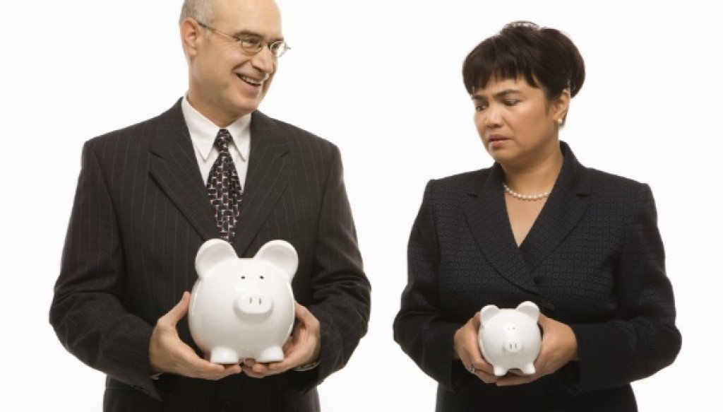 Donne pagate il 23% meno degli uomini: il grigio gap universale