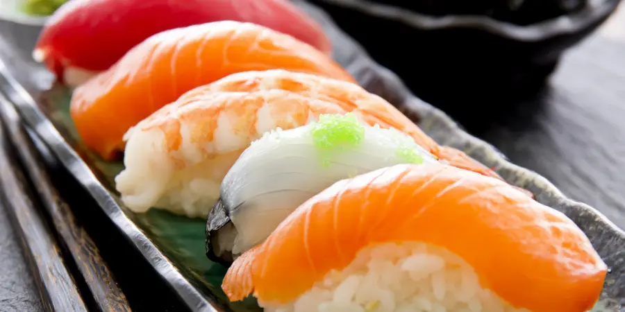 Goloso di sushi scopre di avere tenia lunga un metro nel corpo