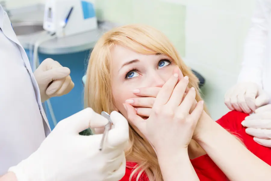 Dentisti giovani e low cost: 30 euro per una pulizia dei denti