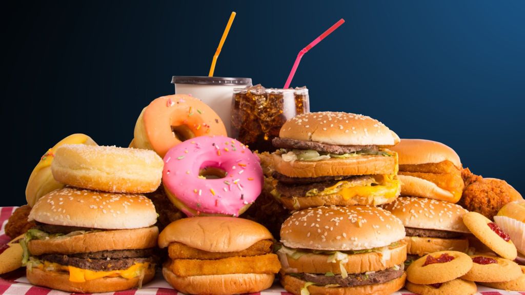 Mangiare spesso al fast food fa male: ecco cosa si rischia