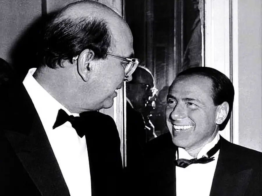 Silvio Berlusconi sulla tomba di Craxi? La 'bomba' di Repubblica