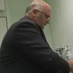 Chirurgo firma fegato dei pazienti: 'Ero stressato', la condanna