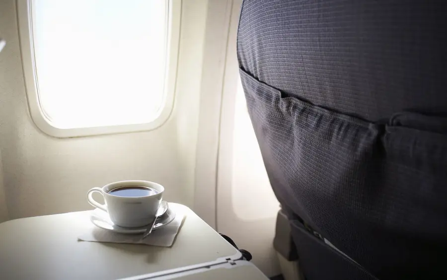 Caffè non andrebbe mai bevuto prima di un volo