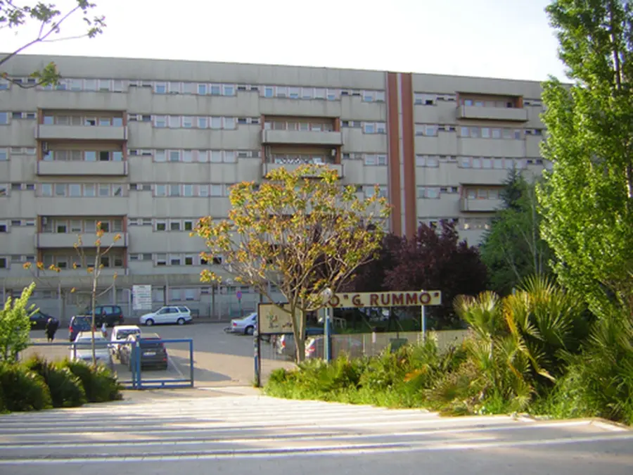 Tumore all'ano con metastasi al fegato: medici del Rummo lo salvano