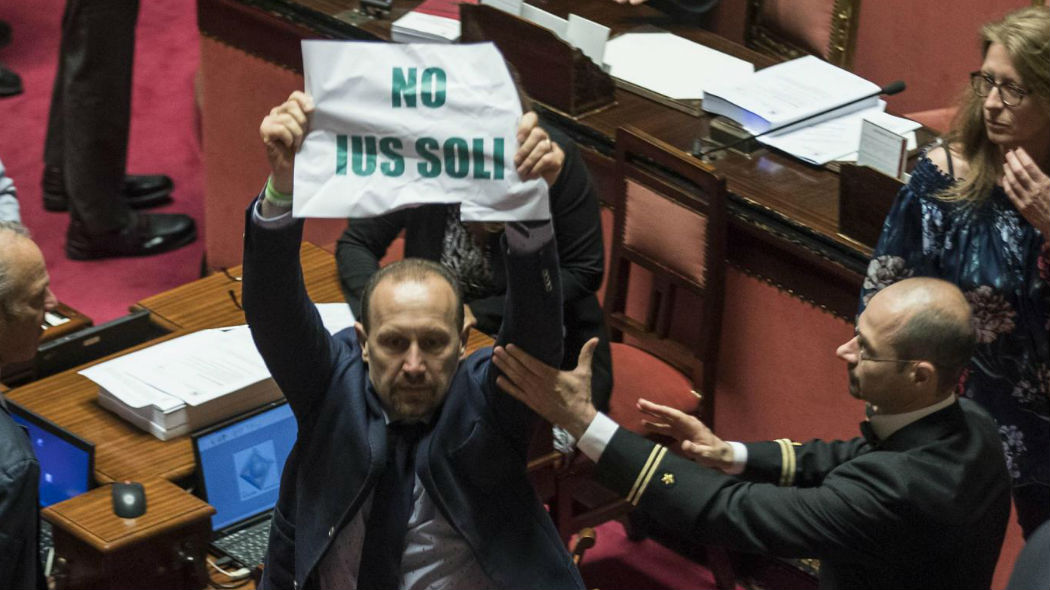 Ius soli sprofonda: al Senato manca numero legale, Calderoli gongola