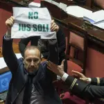 Ius soli sprofonda: al Senato manca numero legale, Calderoli gongola