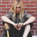 Modella senza gamba per un assorbente: Lauren mostra protesi