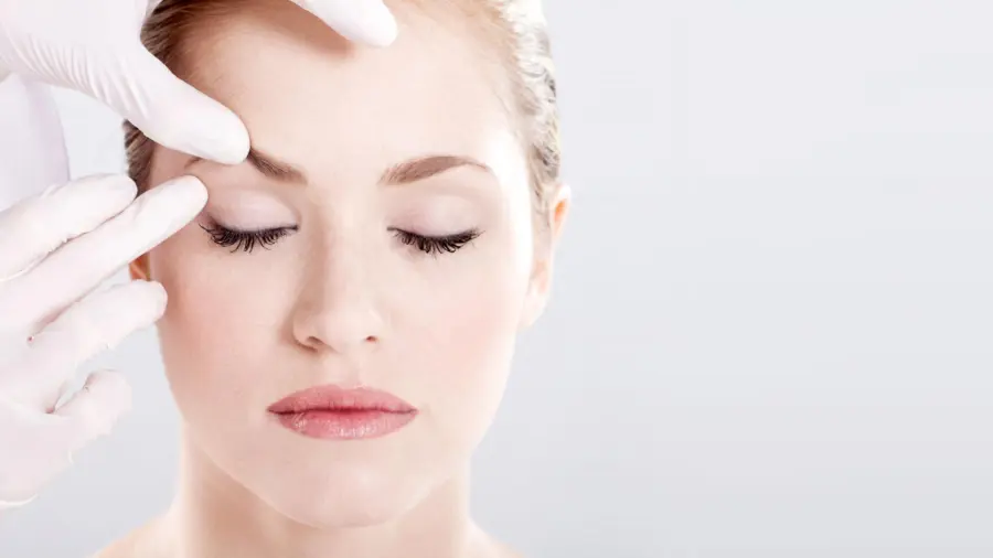 Bellezza acqua e sapone trend del 2018: chirurghi plastici tremano