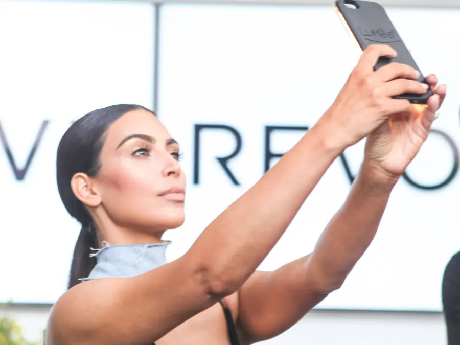 Selfite: ossessione di postare i selfie è un disturbo mentale