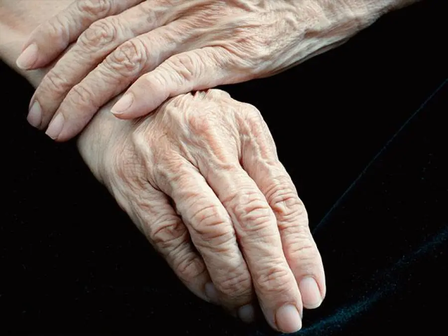 93enne portata via di forza dalla polizia dalla casa di riposo