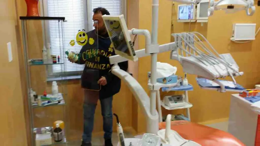 Dentisti abusivi: app per smascherare i ciarlatani