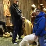 Gesù calpestato e atti osceni nel presepe: foto shock su Instagram