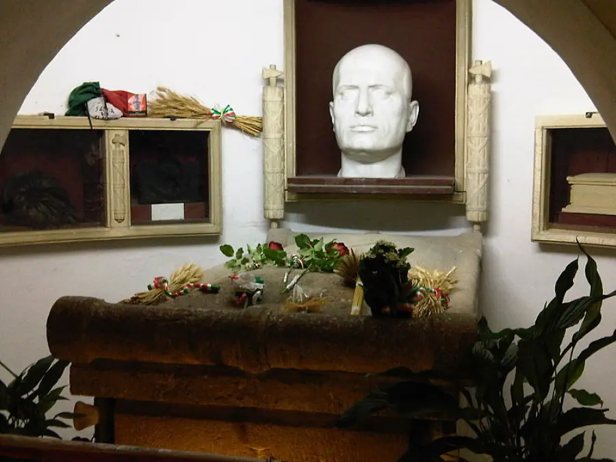 Casa natale di Mussolini sede di una mostra: polemiche a Predappio