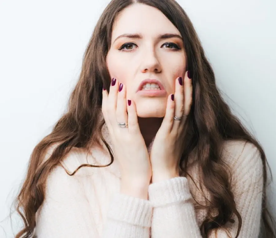 Pelle secca d'inverno, cause e rimedi: lo scrub