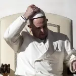 Padre Nostro è sbagliato, Dio non induce in tentazione: parola di Papa Francesco