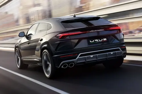 Lamborghini Urus: Suv più veloce al mondo, prezzi da 206mila euro