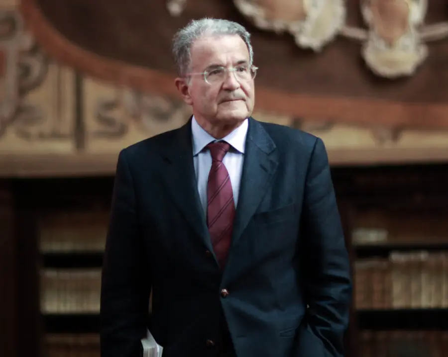 Prodi spiega perché cadde il Governo Berlusconi: colpa delle 'amicizie sbagliate'