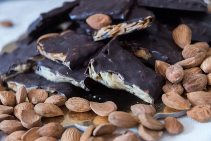 Perché mandorle e cioccolato fanno bene alla salute?