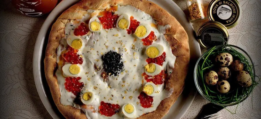 Pizza più cara d'Italia costa 44 euro: fatta con l'oro