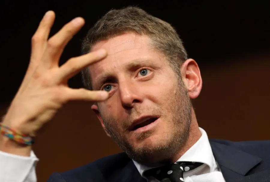 Lapo Elkann duro su Renzi: 'E' Micron', la replica dell'ex premier