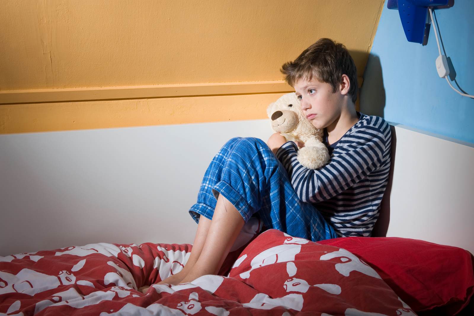 Pipì a letto, problema per un bimbo italiano su 5: come risolverlo?