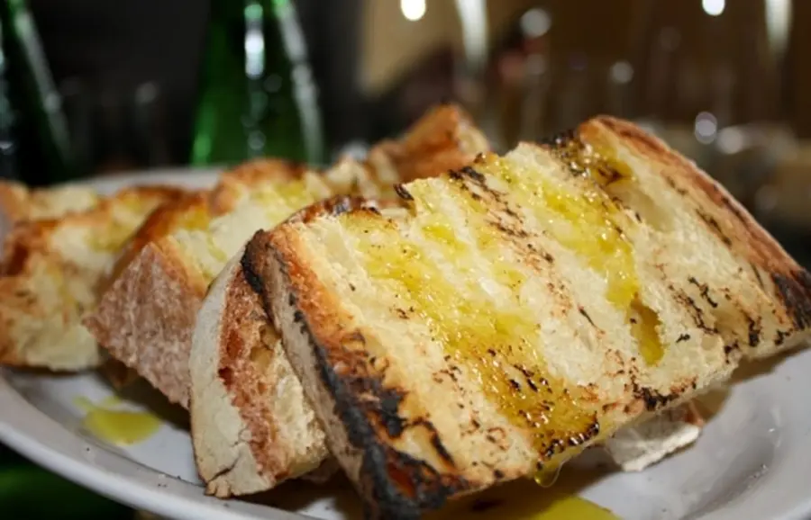 Pane e olio: pietanza perfetta e salutare, perfetta anche per i vegan