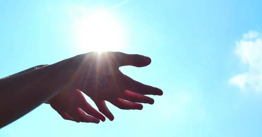 Psoriasi alle unghie, cause e cura: niente smalto per coprirla