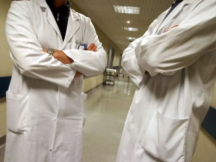 Medici pagati con pizza e birra: una professione svilita