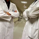 Medici pagati con pizza e birra: una professione svilita