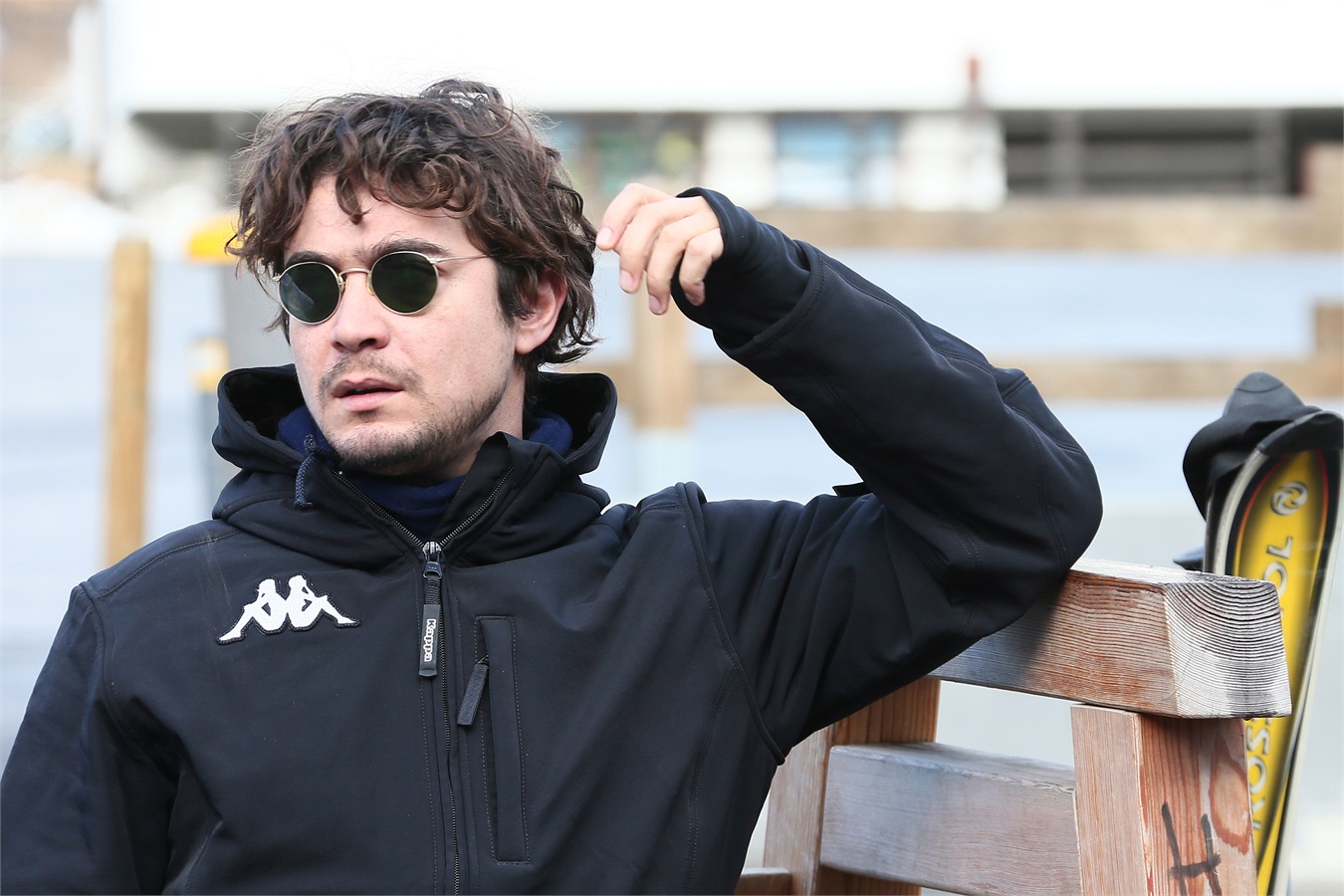 Riccardo Scamarcio desolato per la morte del padre Emilio