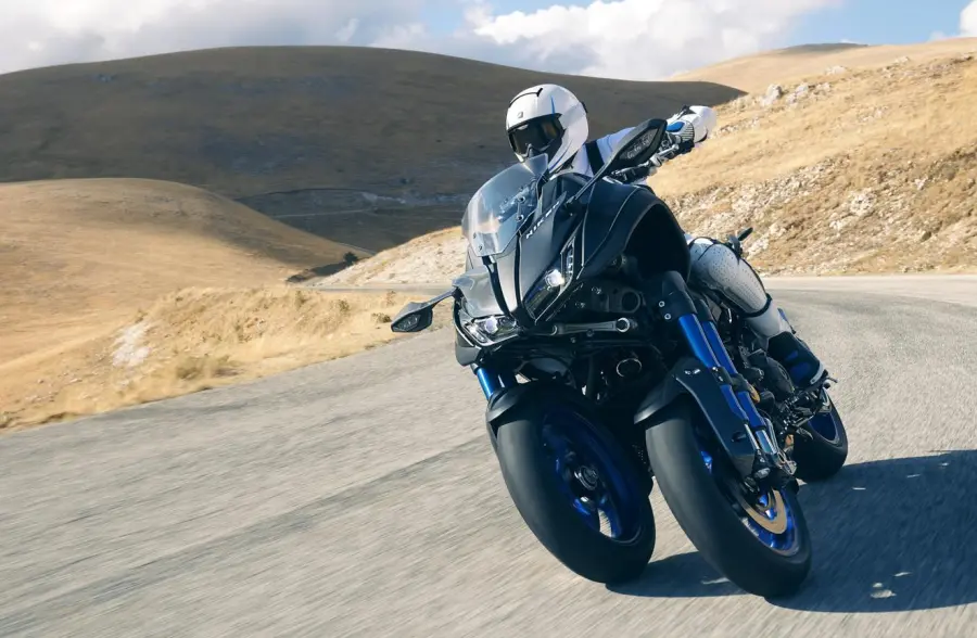 Moto tre ruote Yamaha presentata da Valentino Rossi all'Eicma