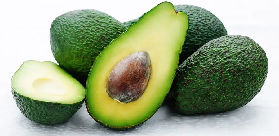 Avocado, alimentazione e cosmesi: benefici, proprietà e maschera ristrutturante