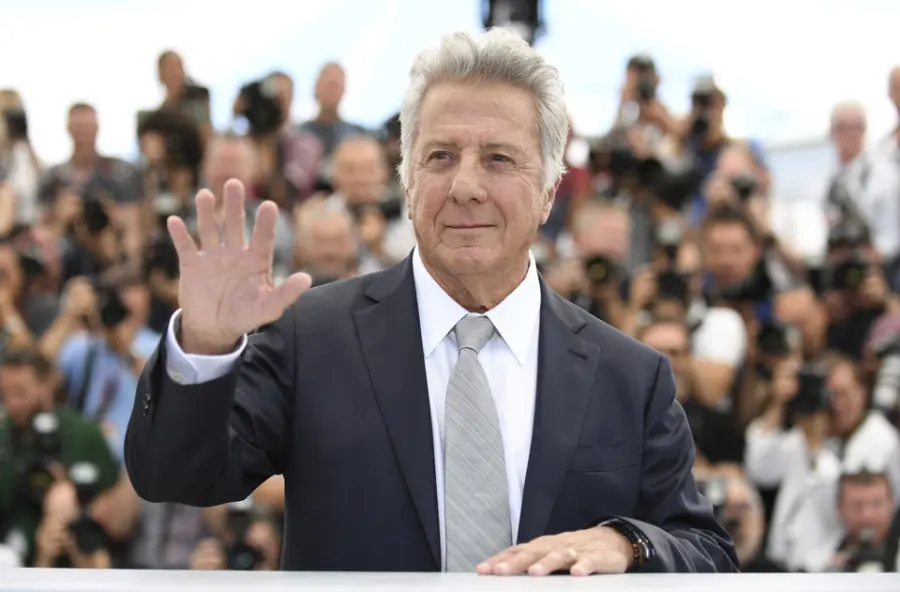 Dustin Hoffman molestò una 17enne: l'accusa di Anna Graham Hunter