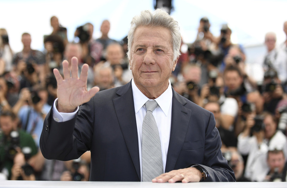 Dustin Hoffman molestò una 17enne: l'accusa di Anna Graham Hunter