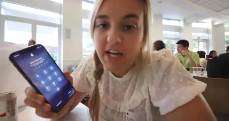 Mostra iPhone X in anteprima: Apple licenzia il padre ingegnere