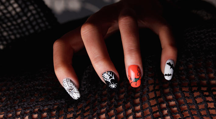 Halloween nail art: tante idee originali e trendy