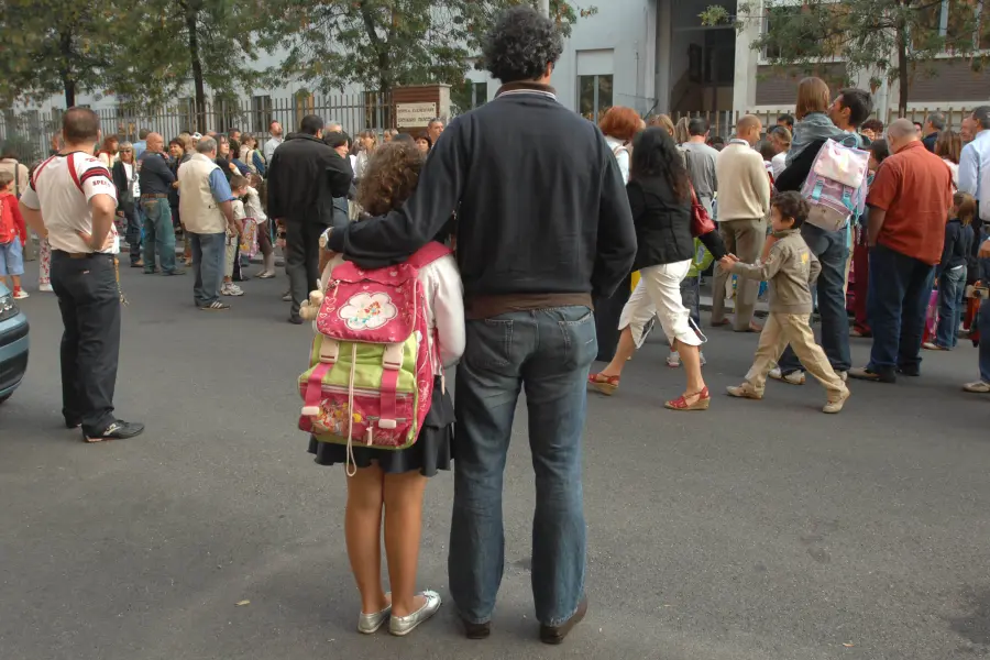 Studenti delle medie vanno accompagnati e ripresi dai genitori